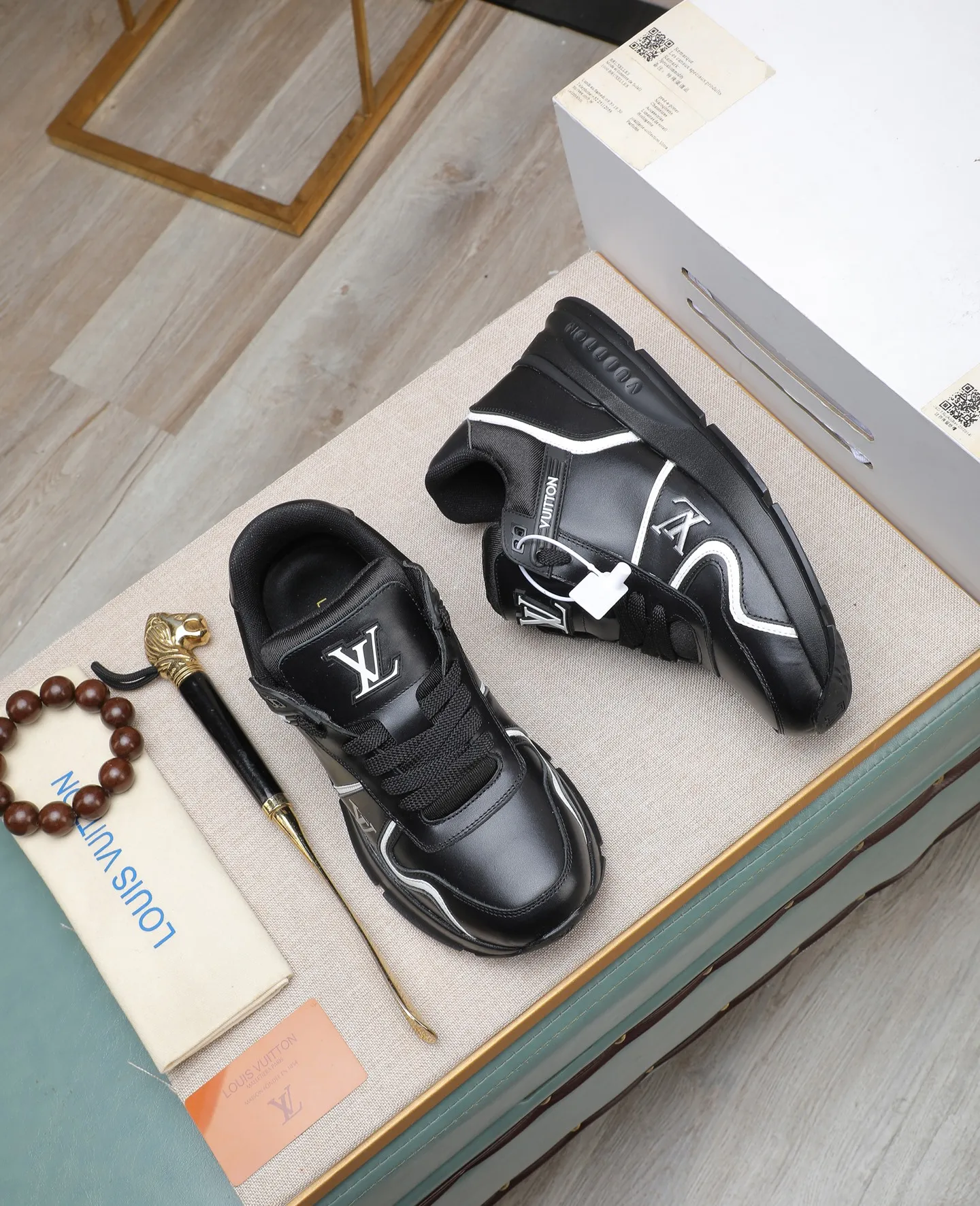 Men's shoes 💰600 📛📛【LOUIS VUITTON】New products synchronized on the official website 👟Milan fashion show style 🇰🇾🇰🇾LV family logo, celebrity style, a must-have for fashionistas ⚠️First-layer calfskin ➕Genuine leather lining ➕Official website original version special outsole 👞Number 38-44